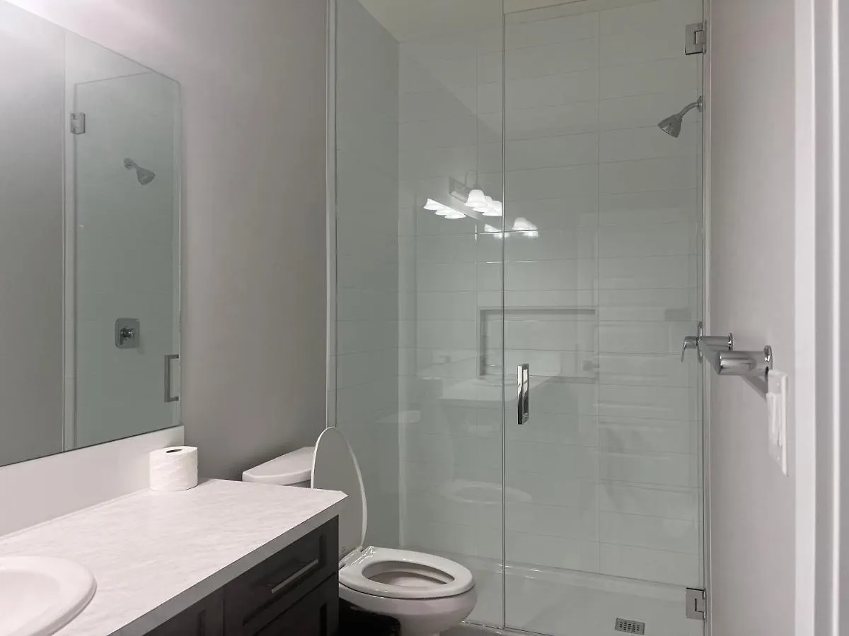 Flowealth Property Luxury Villa Near Lake Netflix Tv Wifi Calgary 0*,  Canada